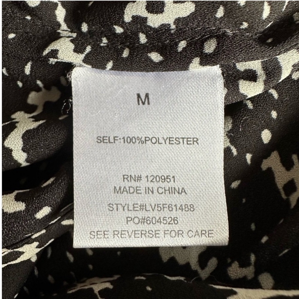 Olive Oak Top Blouse Black White Abstract Print 3/4 Sleeve V Neck Size Medium - Picture 4 of 5